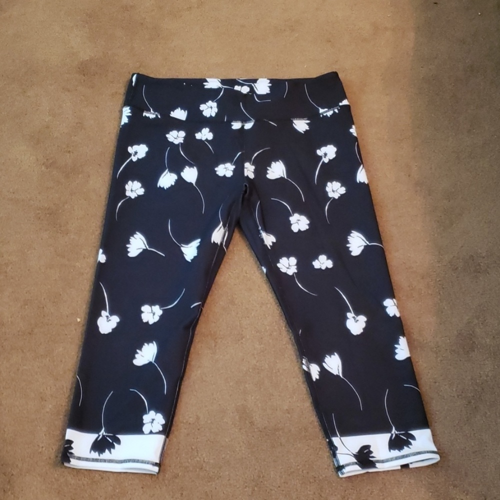 Fabletics capris leggings